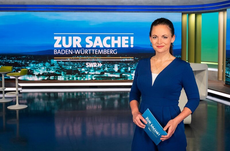 Das Politikmagazin fürs Land, jew. donnerstags um 20:15 Uhr im SWR Fernsehen (BW). Moderatorin Alexandra Gondorf in der Mainstage. – Bild: SWR/​Patricia Neligan