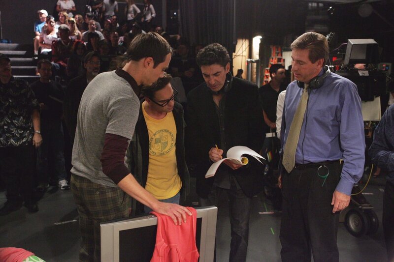 Bei den Dreharbeiten zu „The Big Bang Theory“ … – Bild: Warner Bros. Television Lizenzbild frei
