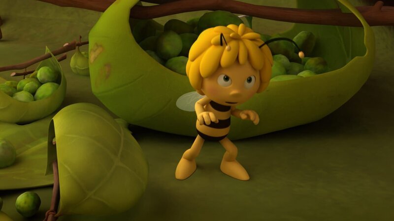 Maja wehrt sich gegen die Eindringlinge. – Bild: ZDF/​Studio100 Animation