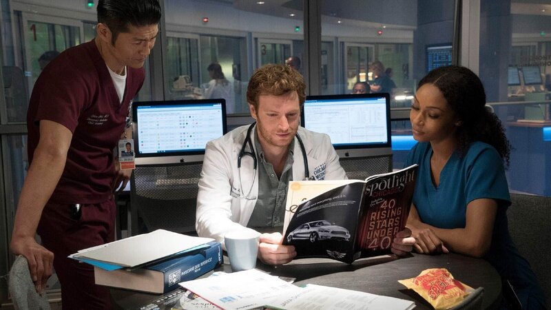Ethan Choi (Brian Tee, l.), Will Halstead (Nick Gehlfuss) und April Sexton (Yaya DaCosta) – Bild: RTL