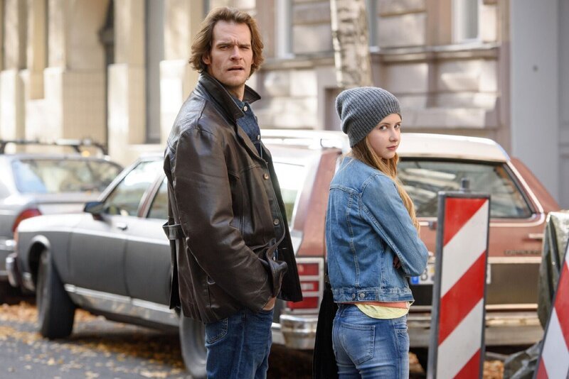 Steffi (Kyra Thoma) und Tom (Frank Maier) – Bild: Foto: RTL /​ Stefan Erhard