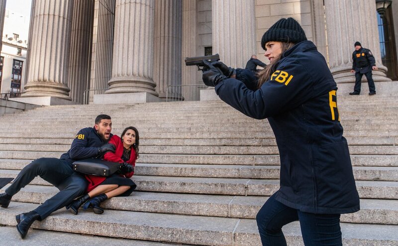 (v.l.n.r.) Special Agent Omar Adom ‚OA‘ Zidan (Zeeko Zaki); Mona Nazari (Yasmine Aker); Special Agent Maggie Bell (Missy Peregrym) – Bild: CBS Broadcasting, Inc. /​ Michael Parmelee Lizenzbild frei