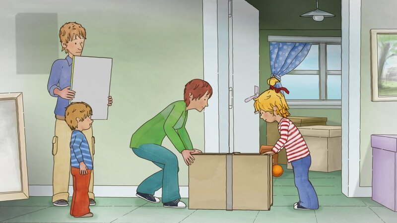 Conni packt mit an! Sie zieht mit ihrer Familie in ein anderes Haus, und alles Wichtige wird in Kisten verstaut. Vielleicht passt sie auch in eine? – Bild: Henning Windelband (Youngfilms GmbH)