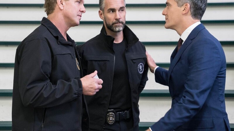 V.l.: Dominique Luca (Kenny Johnson), David „Deacon“ Kay (Jay Harrington) und Brian Mobley (Eric Garcetti) – Bild: TVNOW /​ Sony Pictures Television Inc. and CBS Studios Inc.