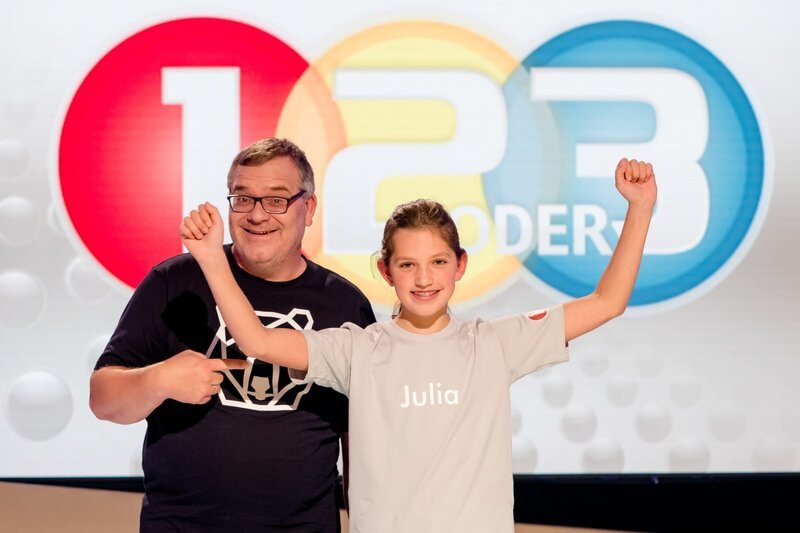 Kamerakind Julia aus Zederhaus/​Österreich mit Elton. – Bild: Nadine Rupp /​ Ruppografie /​ ZDF