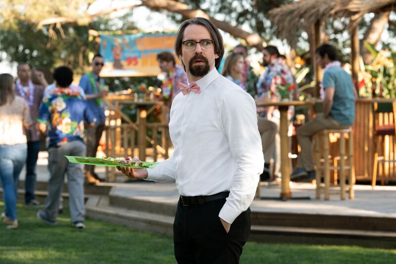 Roman DeBeers (Martin Starr) – Bild: 2022 Starz Entertainment, LLC /​ Colleen Hayes