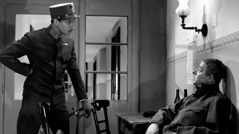 Oberstleutnant Lukas (Ernst Stankowski, links) ist immer wieder überrascht, wie Schwejk (Heinz Rühmann) seine Befehle interpretiert. – Bild: Honorarfrei – nur für diese Sendung bei Nennung ZDF und ARD Degeto/ccc Filmkunst Oberstleutnant Lukas (Ernst Stankowski, links) ist immer wieder überrascht, wie Schwejk (Heinz Rühmann) seine Befehle interpretiert. – Bild: Honorarfrei – nur für diese Sendung bei Nennung ZDF und ARD Degeto/ccc Filmkunst