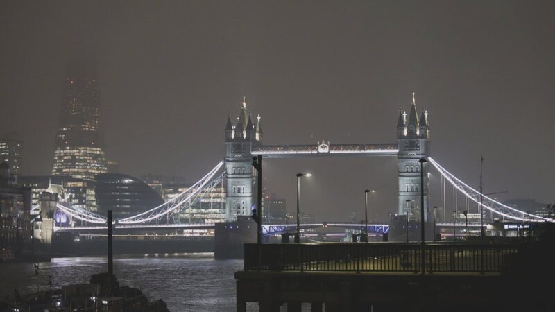 Nebel über der Themse: die Tower Bridge – Bild: ZDF