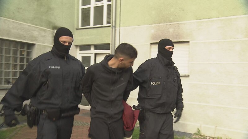 Scene from Spezialeinheit für Deutschland _ Die Bundespolizei Episode – Intensivtäter im Visier – Bild: Spiegel TV Wissen (DE)
