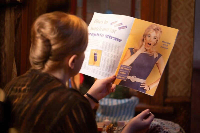 Gemma Arterton stars as Barbara Parker – the force of nature who takes 1960ís London by storm. Her journey from Blackpool beauty queen to comedy superstar and nationís sweetheart is based on ëFunny Girlí the best-selling novel by Nick Hornby. The series follows Barbara from a factory in Blackpool to the male dominated world of the 1960s sitcom where she redefines the prevailing attitude to funny women and in the process finds her voice. The series written by and starring Morwenna Banks (Damned) auch stars Rupert Everett (My Best Friendís Wedding), David Threlfall (Shameless), Tom Bateman (Behind Her Eyes), Clare-Hope Ashitey (Top Boy), Arsher Ali (Line of Duty), Alexa Davies (White House Farm), Emily Bevan (Temple), Leo Bill (Becoming Elizabeth), Matthew Beard (Vienna Blood), Olivia Williams (The Crown), Rosie Cavaliero (Code 404) und Alistair Petrie (Sex Education). – Bild: Ben Blackall /​ Sky Studios