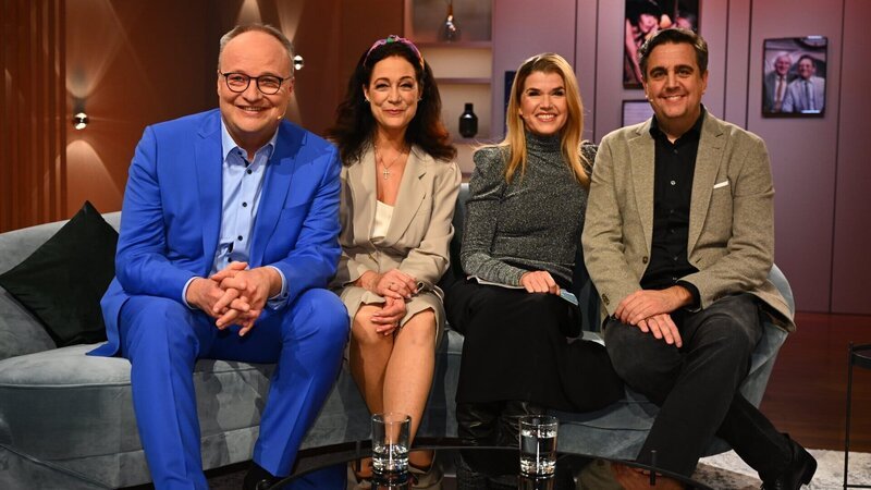 Von links: Oliver Welke, Barbara Wussow, Anke Engelke und Bastian Pastewka im Set von „Welke & Pastewka – Wiedersehen macht Freude!“ – Bild: Honorarfrei – nur für diese Sendung inkl. SocialMedia bei Nennung ZDF und Willi Weber