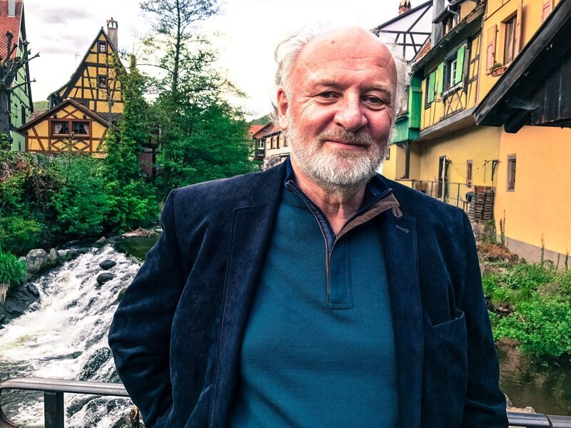 Lojze Wieser as moderator. – Bild: 3sat