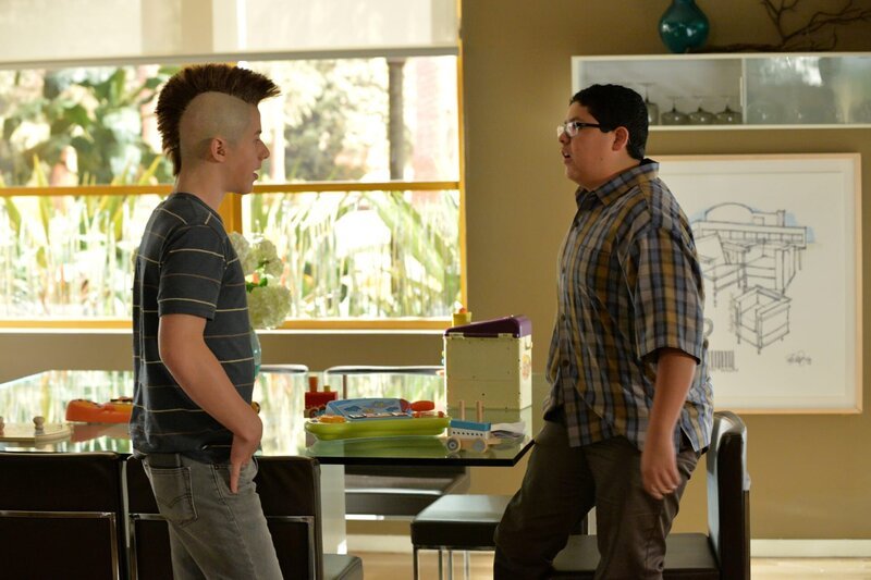 Luke (Nolan Gould, l.), Manny (Rico Rodriguez) – Bild: DEBORAHKATESFINEPHOTOGRAHY /​ Disney