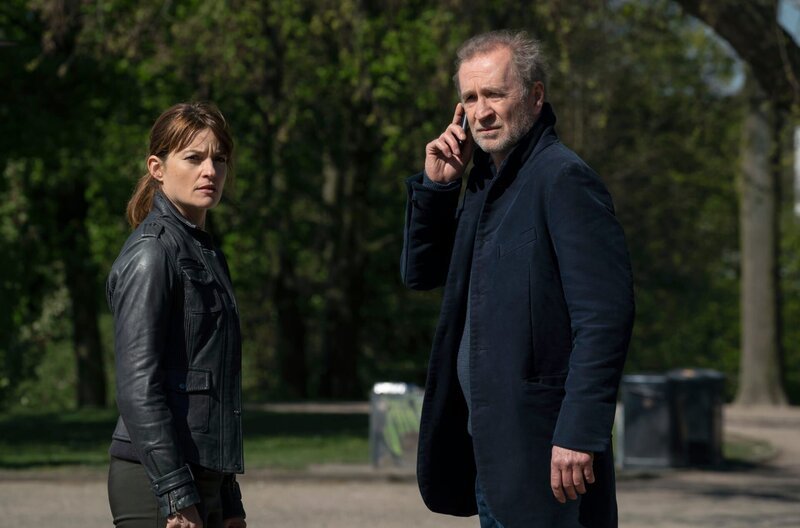 Fabel (Peter Lohmeyer) und Anna (Ina Paule Klink) jagen den berüchtigten „Engel von St. Pauli“. – Bild: ARD Degeto/​Georges Pauly /​ ZDF
