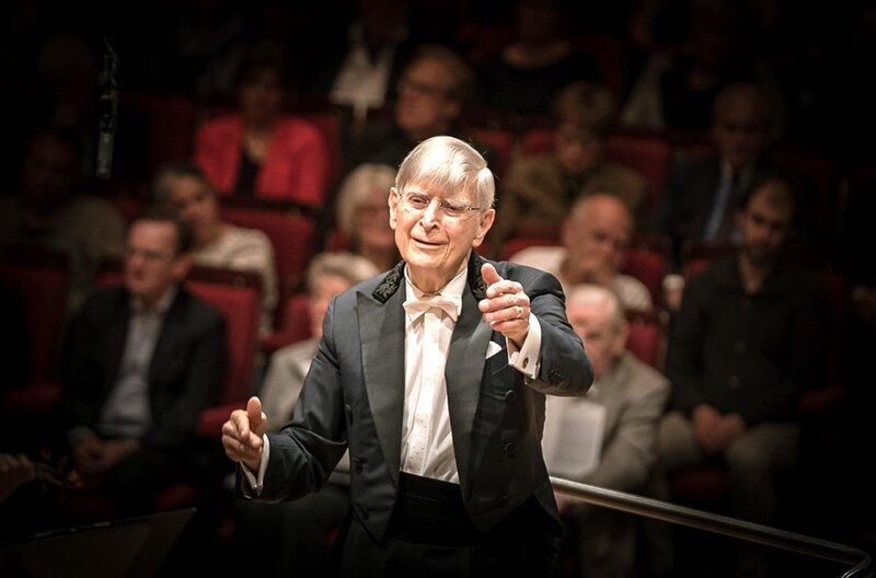 Herbert Blomstedt leitet am 12. Juni 2015 das Symphonieorchester des Bayerischen Rundfunks mit Ludwig van Beethovens 4. Symphonie. Im Herkulessaal der Münchner Residenz schlägt der 88-jährige Dirigent mit seiner Interpretation voller Verve, Virilität und Elan das Publikum ausnahmslos in den Bann. – Bild: BR/Peter Meisel Herbert Blomstedt leitet am 12. Juni 2015 das Symphonieorchester des Bayerischen Rundfunks mit Ludwig van Beethovens 4. Symphonie. Im Herkulessaal der Münchner Residenz schlägt der 88-jährige Dirigent mit seiner Interpretation voller Verve, Virilität und Elan das Publikum ausnahmslos in den Bann. – Bild: BR/Peter Meisel