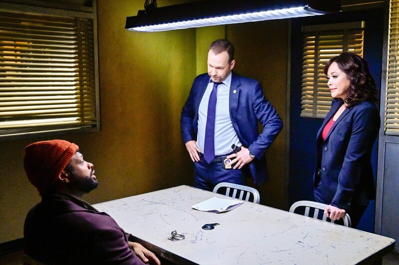 (v.li.): Derek Gaines (Bugs), Donnie Wahlberg (Danny Reagan), Marisa Ramirez (Maria Baez). – Bild: ORF/​Sevenone International/​CBS/​John Paul Filo