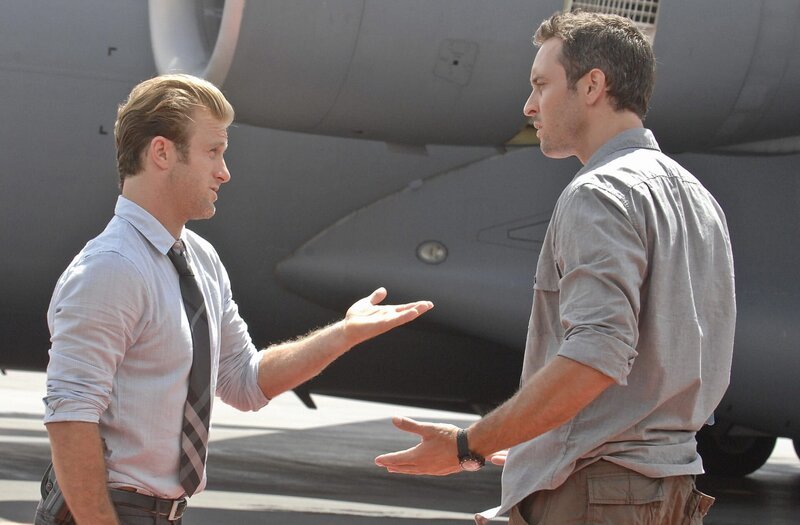Werden mit einem neuen Fall beauftragt: Steve (Alex O’Loughlin, l.) und Danny (Scott Caan, r.) … – Bild: CBS Studios Inc.