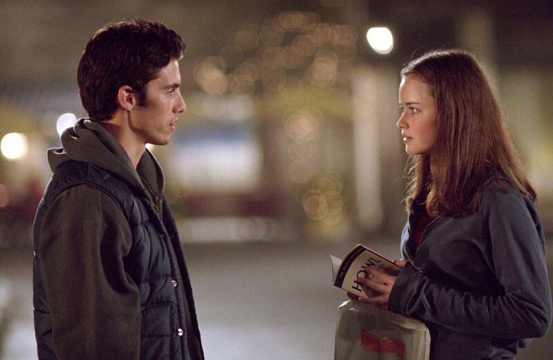 Von seiner Mutter wird Jess (Milo Ventimiglia, l.) nach Stars Hollow zu seinem Onkel Luke geschickt und eigentlich hasst er alles und jeden – bis auf Rory (Alexis Bledel, r.) … – Bild: Warner Bros. Entertainment, Inc.