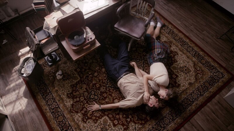 Ted & Joan Hall (Nachgespielt). +++ Die Verwendung des sendungsbezogenen Materials ist nur mit dem Hinweis und Verlinkung auf RTL+ gestattet. +++ – Bild: RTL / © 2022 PARTICIPANT FILM, LLC. Ted & Joan Hall (Nachgespielt). +++ Die Verwendung des sendungsbezogenen Materials ist nur mit dem Hinweis und Verlinkung auf RTL+ gestattet. +++ – Bild: RTL / © 2022 PARTICIPANT FILM, LLC.