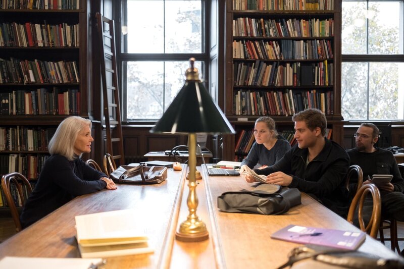 Die Professorin - Tatort Ölfeld – Bild: ORF/​Mona Film/​Petro Domenigg