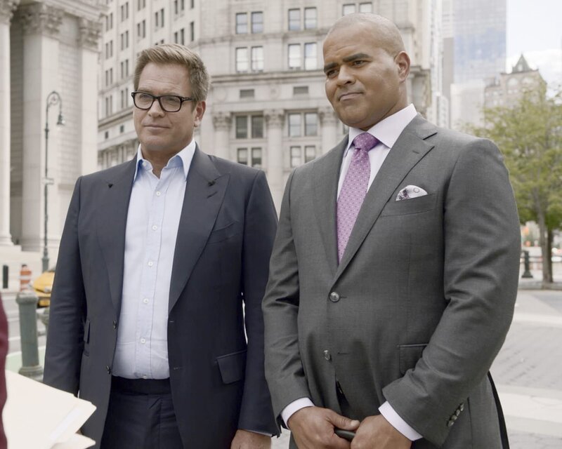 Jason Bull (Michael Weatherly, l.); Chunk Palmer (Christopher Jackson, r.) – Bild: 2021 CBS Broadcasting, Inc. All Rights Reserved Lizenzbild frei