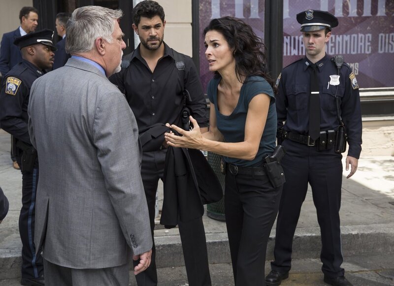 Jane Rizzoli (Angie Harmon, r.) und Vince Korsak (Bruce McGill, l.) – Bild: PLURIMEDIA (Warner Bros)