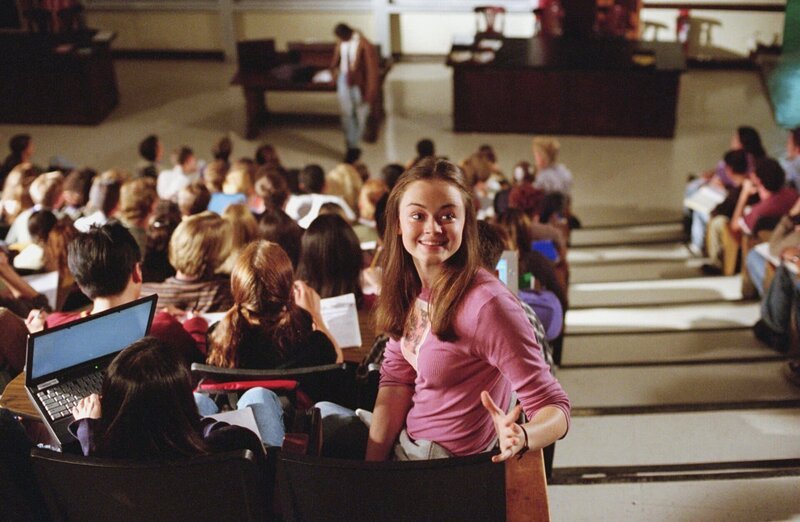 Auf einem Road-Trip erfährt Rory (Alexis Bledel) nicht nur mehr über die Gründe der gescheiterten Hochzeit, sondern auch über das College-Leben in Harvard … – Bild: Warner Bros. Entertainment, Inc.
