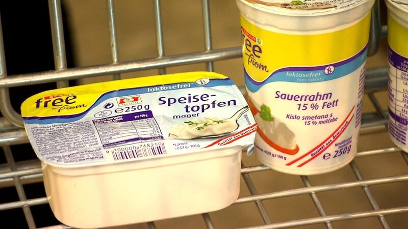  Speisetopfen und Sauerrahm. – Bild: ORF/​Bernhard Werany