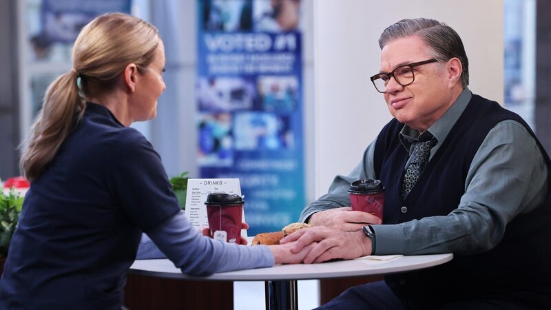 Chicago Med Staffel 8 Folge 14 Beziehung unter schwierigen Voraussetzungen: Alet Taylor als Liliana Wapnia, Oliver Platt als Dr. Daniel Charles – Bild: SRF/​NBC Universal