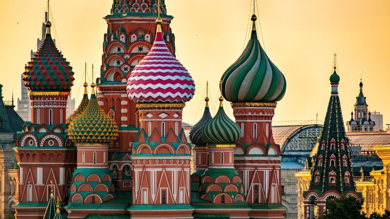 Russland ist ein buntes Land mit vielen Völkern und Kulturen. Es ist geprägt vom orthodoxen Christentum. – Bild: ZDF und Marina Tarasova