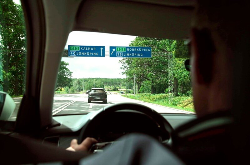Unterwegs zur Recherche in Schweden zu einem mutmaßlichen Geldwäschesyndikat. – Bild: SWR