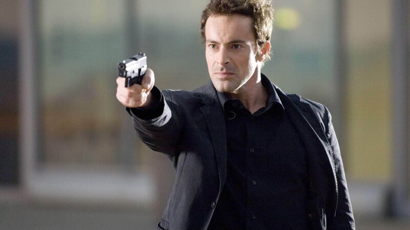 Chris kann Lemercier auf dem Dach stellen. Wird er sich an dem Mann, der ihn damals verraten hat, wirklich rächen? – Bild: Foto: RTL /​ Guido Engels