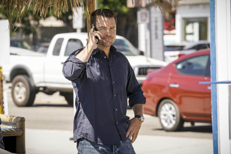 „One of Us“ -- Pictured: Chris O’Donnell (Special Agent G. Callen). The NCIS team partners with the State Department after the murder of an arms dealer is connected to a series of crimes seemingly executed by someone with elite special forces training. Also, Callen visits ATF Agent Anna Kolcheck (Bar Paly) in prison as she awaits her sentencing. – Bild: PLURIMEDIA (CBS Broadcasting, Inc)