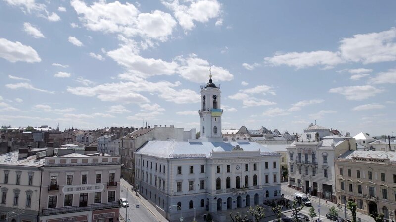 Rathaus Cernowitz heute. – Bild: ORF/​Neulandfilm