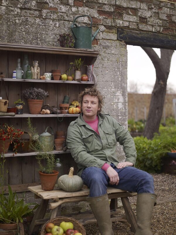 (2. Staffel) – Jamie Oliver hat in den letzten Jahren viel erlebt, doch jetzt geht er zurück zu seinen Wurzeln … – Bild: RTL Living