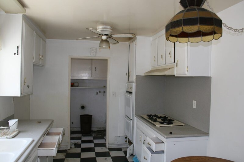 Noch gibt die Küche nichts her, doch Sarah und Tarek haben schon neue Pläne für sie … – Bild: HGTV/​Scripps Networks, LLC.