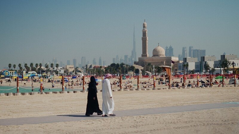 Die Arabischen Emirate vermitteln einen trügerischen Eindruck.    +++ Die Verwendung des sendungsbezogenen Materials ist nur mit dem Hinweis und Verlinkung auf RTL+ gestattet. +++ – Bild: RTL /​ BRAINWORKS