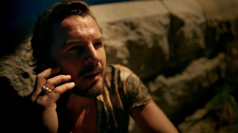 Der Ausbrecher André Haffner (Felix Klare) beginnt ein Psychospiel mit der Ermittlerin. – Bild: ARD Degeto/​MDR/​Stephan Rabold