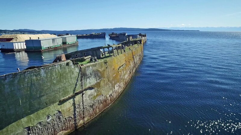 Insgesamt zehn Betonschiffe dienen seit Ende des Zweiten Weltkrieges vor der Küste British Columbias als Wellenbrecher. – Bild: WeltN24 GmbH/​ TCB Media Rights