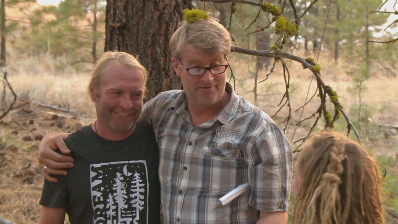 Frühstück im Bett mit Panoramablick: Von diesem Luxus träumen Sarah Jay und ihr Mann Jon schon sehr lange. Und der Wunsch nach einem stressfreien Wochenende in der Natur könnte schon bald in Erfüllung gehen, denn Spitzenarchitekt Pete Nelson und sein Handwerker-Team konstruieren für ihre Kunden im US-Bundesstaat Washington eine Chillout-Oase mit Küche, Loft und Sonnendeck. Dort kann das Ehepaar im Geäst von Gelb-Kiefern völlig ungestört seine freien Tage genießen – bei Bedarf auch mit Toast, Spiegeleiern und Orangensaft. – Bild: Animal Planet