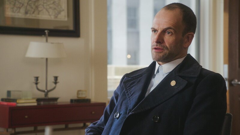 Sherlock Holmes (Jonny Lee Miller) – Bild: 2017 CBS Broadcasting, Inc. All Rights Reserved. Lizenzbild frei