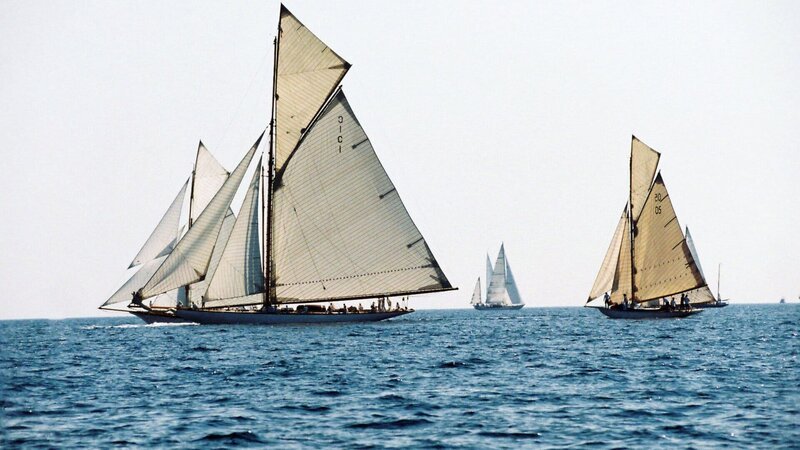 Regatta vor Imperia. – Bild: ZDF und ORF/​epo-film/​Kurt Mayer