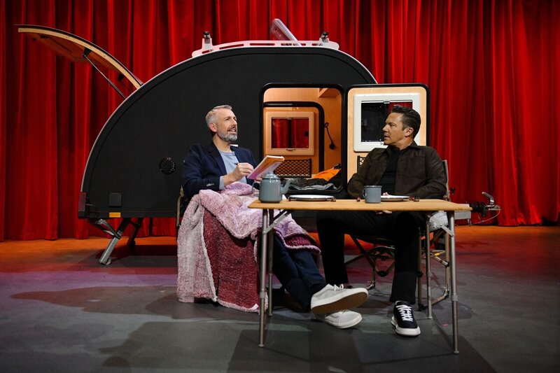 Sebastian Pufpaff (l.); Stefan Mross (r.) – Bild: Joyn /​ Steffen Z. Wolff Eigenproduktionsbild frei