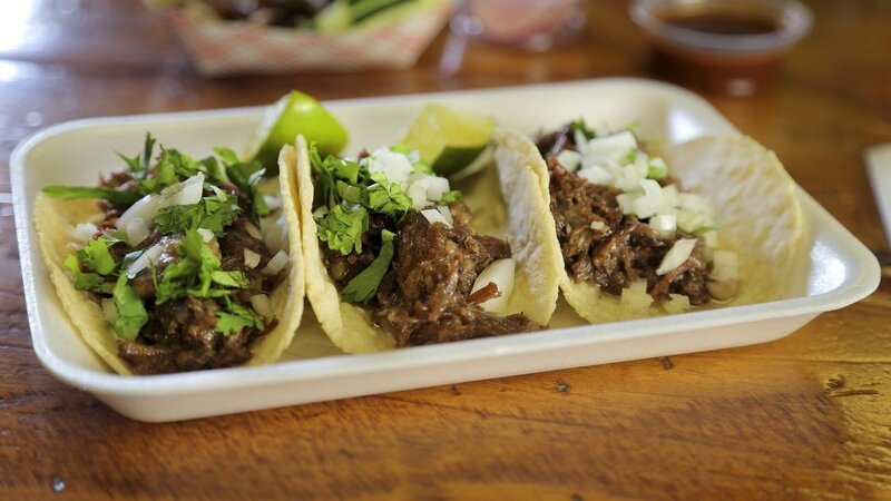 The Barbacoa Tacos as Served at Tacos Chiwas in Phoenix, Arizona as seen on Food Network’s Diners, Drive-Ins and Dives episode 2803. – Bild: Television Food Network, G.P.