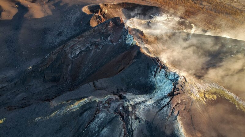 Der erloschene Vulkan auf La Palma gleicht einer Mondlandschaft. – Bild: ZDF /​ arte, Marcus Lenz