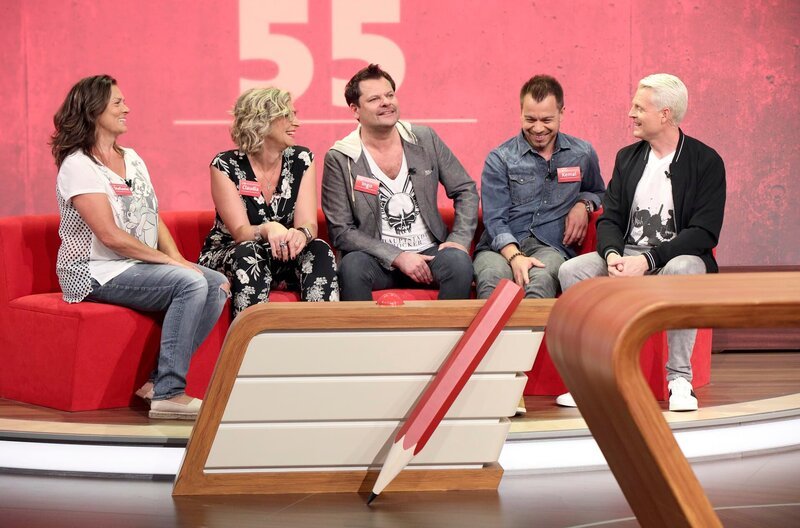 In jeder Sendung tritt ein Team von vier Prominenten gegen acht Kandidaten aus dem Südwesten an – vier Kinder und vier Erwachsene. Und wieder dreht sich alles um die Frage: Wer malt und rät am besten? v.li.: Stefanie Tücking, Claudia Jung, Ingo Appelt, Kemal Goga und Guido Cantz. – Bild: SWR/​Bavaria/​Frank Hempel