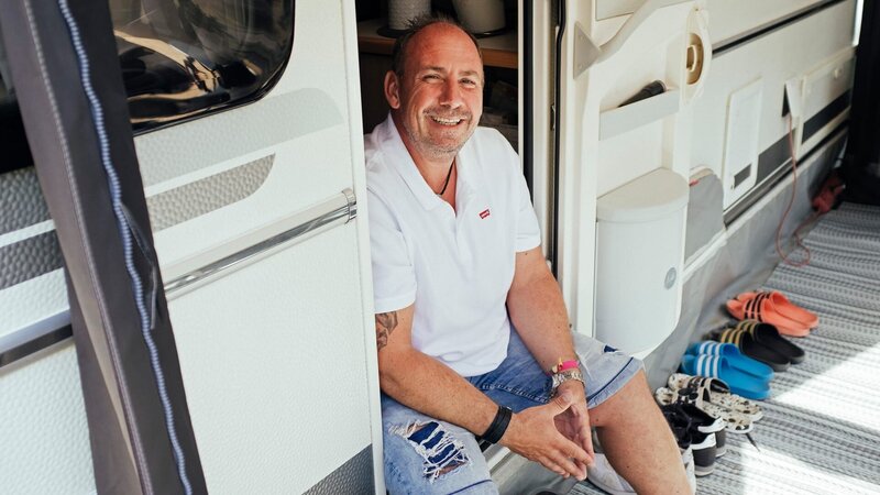 Sascha Fingerhuth feiert seinen 49. Geburtstag und bekommt ein ganz besonderes Ständchen. – Bild: Severin Schweiger