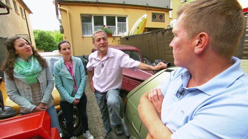 Die Pizzaria von Familie Sebastiano läuft schon lange nicht mehr und es haben sich erorme Schulden angehäuft. Experte Otto will sehen, was er für die Familie tun kann.v.l.: Tochter Stella, Frau Inga, Chiro, Otto – Bild: RTL Zwei