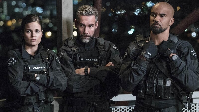 Christina ‚Chris‘ Alonso (Lina Esco), David ‚Deacon‘ Kay (Jay Harrington, M.), Daniel ‚Hondo‘ Harrelson (Shemar Moore) – Bild: TVNOW /​ Sony Pictures Television Inc. and CBS Studios Inc.