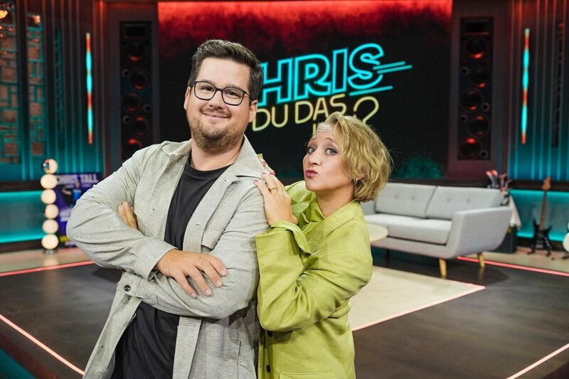 Chris Tall (l.); Anna Maria Mühe (r.) – Bild: Joyn /​ Guido Engels